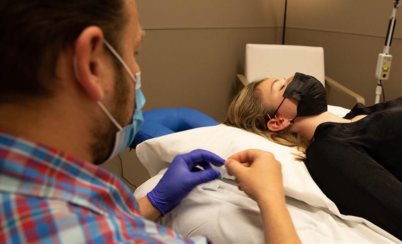 Acupuncture in ear
