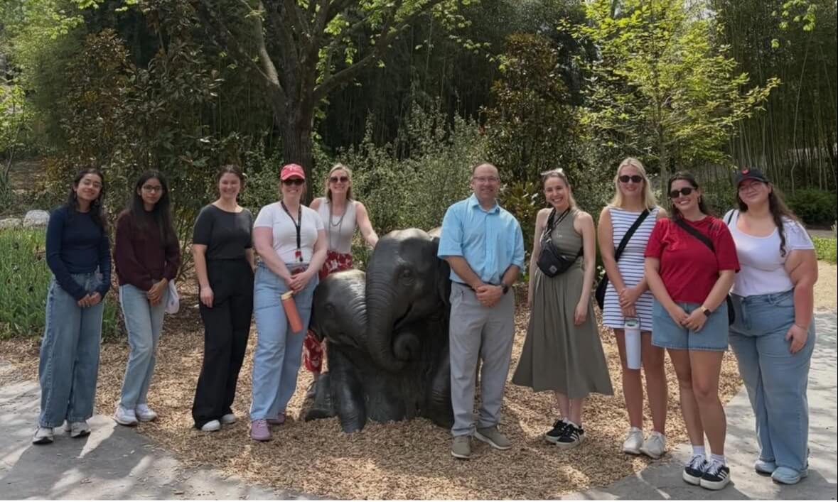 DEPHS students, staff, and faculty at the Cincinnati Zoo